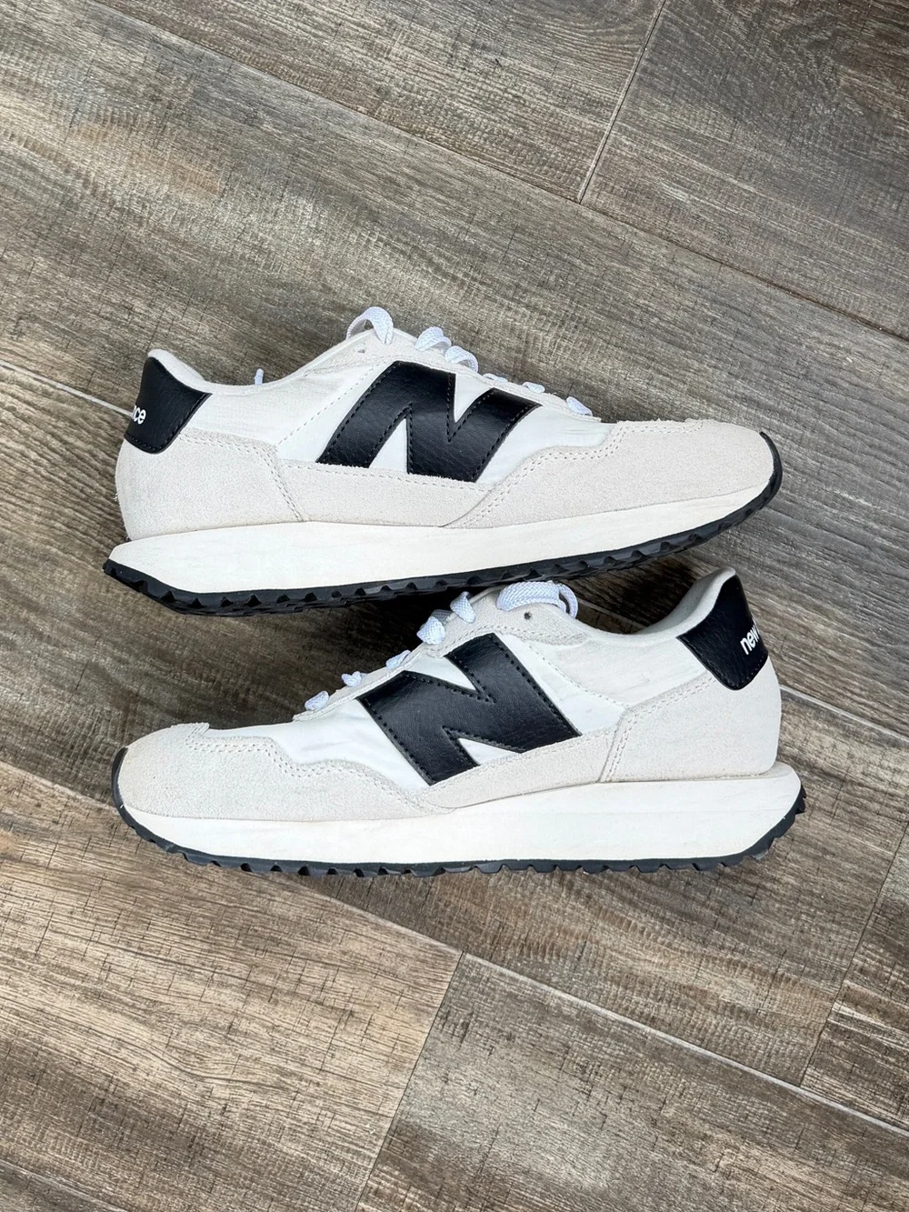 Women's 237 Retro Sneaker new balance 7